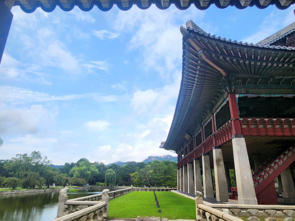 Natal chart timing — Gyeonghoeru Pavilion reflection in pond, Gyeongbokgung Palace, Seoul