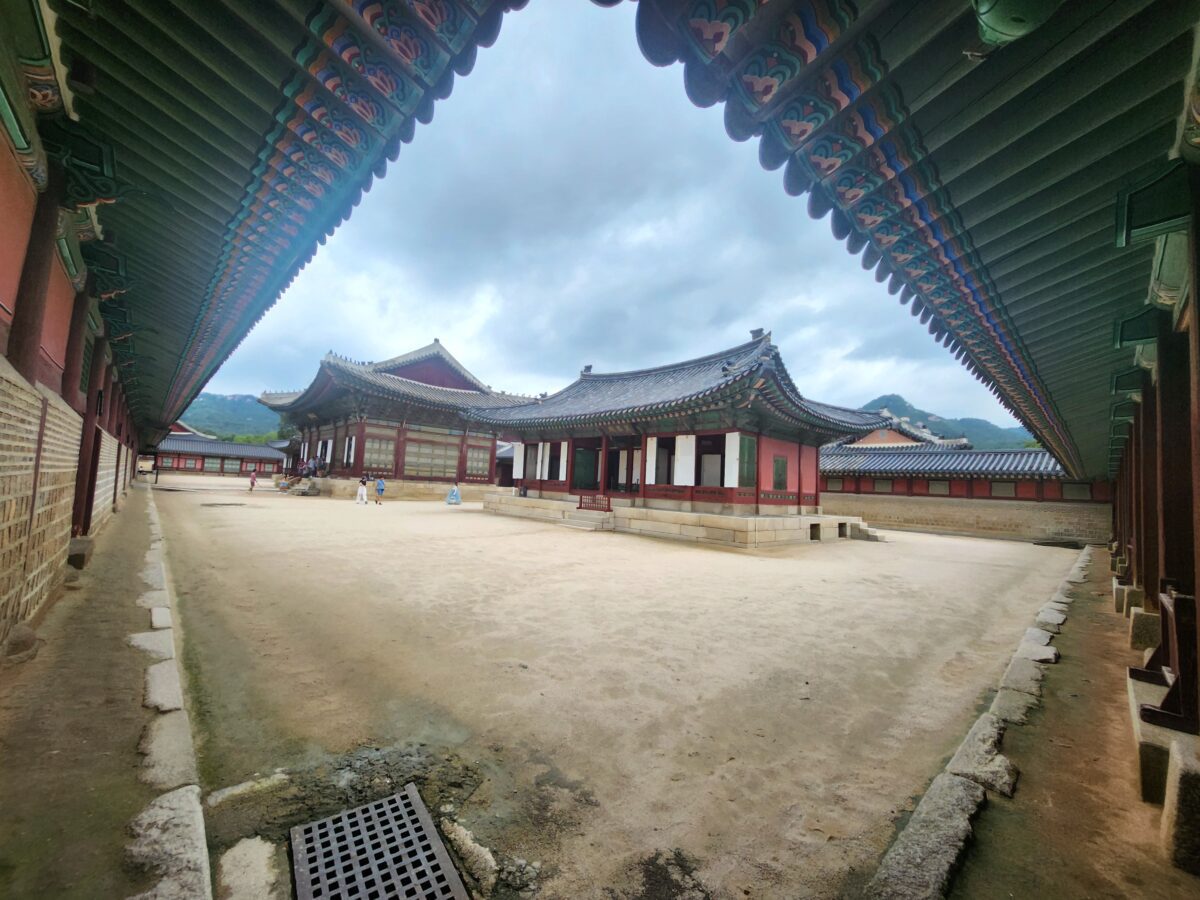 Tarot intuition vs data — Gyeongbokgung Palace inner courtyard Seoul K-Saju