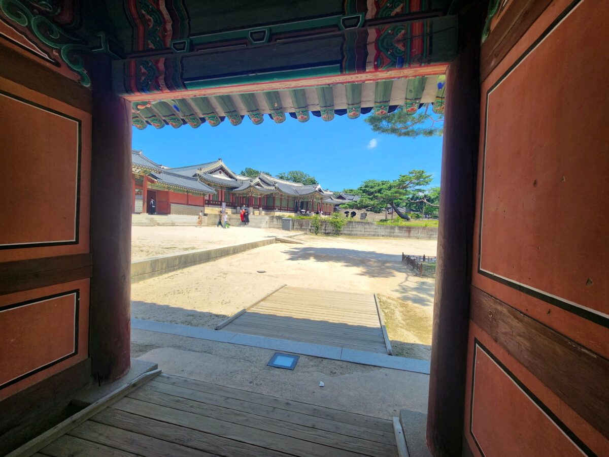same MBTI type different results — Gyeongbokgung palace gate opening to courtyard in summer