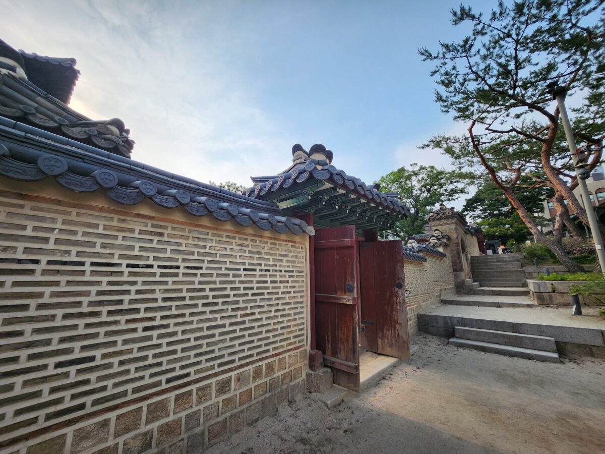Gyeongbokgung palace gate half-open — solar return timing and the question each system walks in with