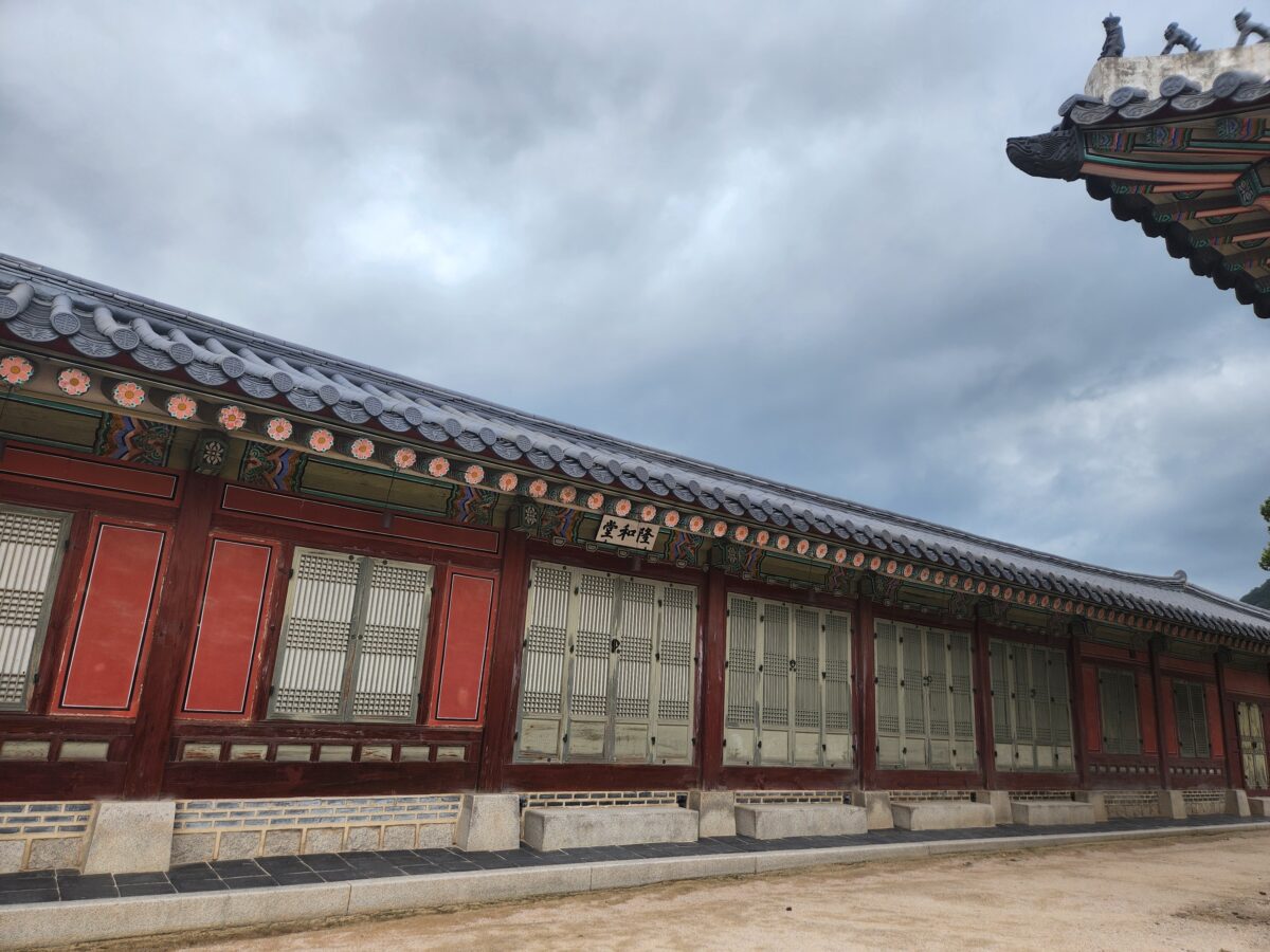 Gyeongbokgung Yunghwadang hall under cloudy sky — Wood element K-Saju