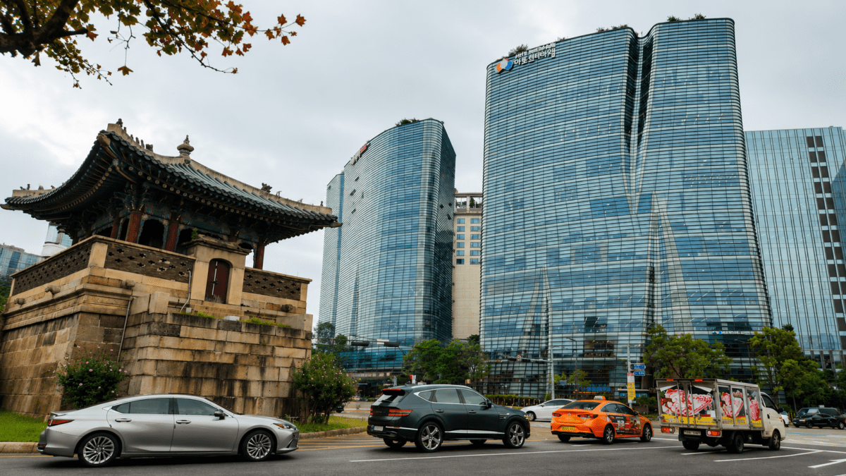 Dongsipjagak pavilion among modern glass buildings in Seoul — long-running pattern pulling away from someone you like