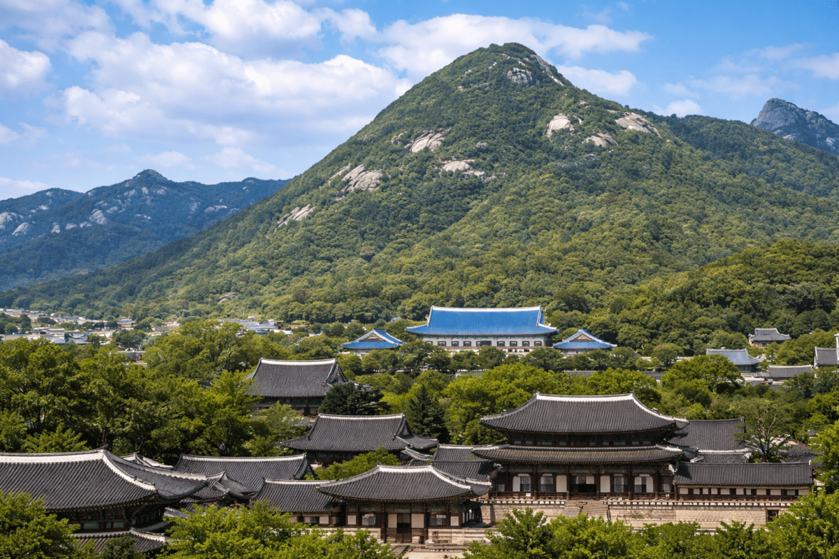 Seoul mountains five elements — Gyeongbokgung Palace with Bugaksan mountain behind