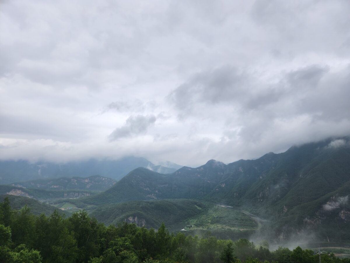 K-Saju timing cycle — same mountain, different conditions