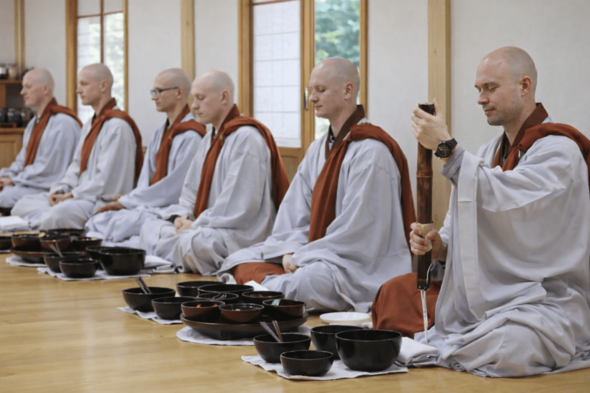Temple kitchen experience Western monks baru gongyang bowls bamboo clapper Korean temple