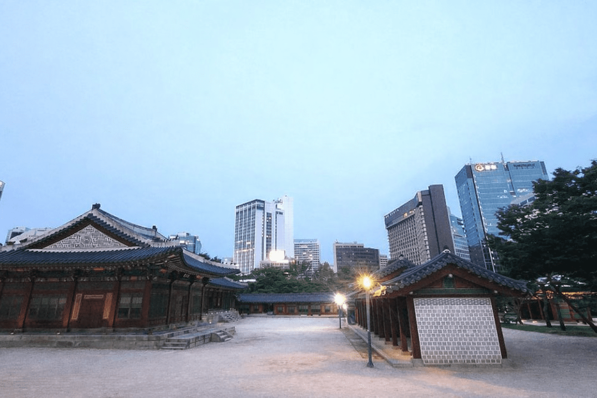 dragon hour meaning in astrology — Deoksugung palace halls resting between city towers at twilight