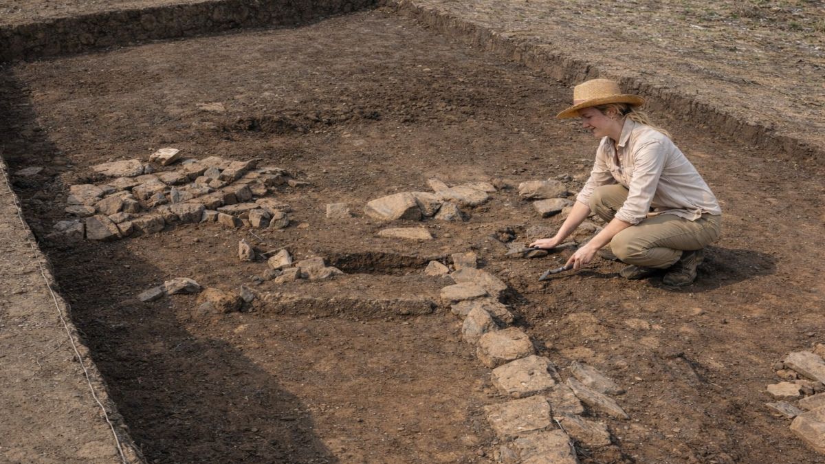 ondol Korean floor heating — archaeologist excavating ancient gudeul stone channels in Korea