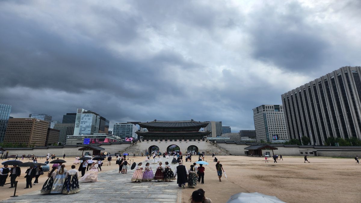 Korean beef soup — Gwanghwamun Gate in Seoul
