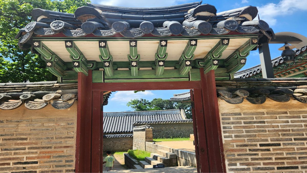 almost didn't pick up the phone — hanok gate open empty path psychology