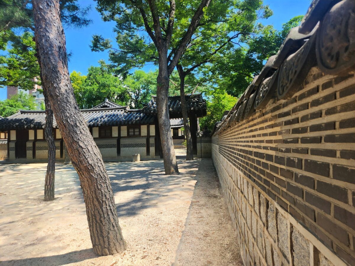 heavenly stems in K-Saju — Gyeongbokgung Palace courtyard