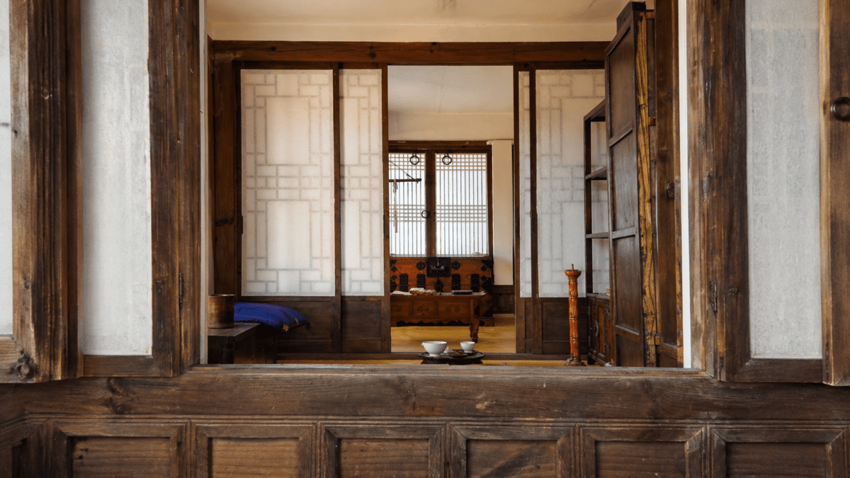 Design chemistry: traditional Korean wooden interior with harmonious structure