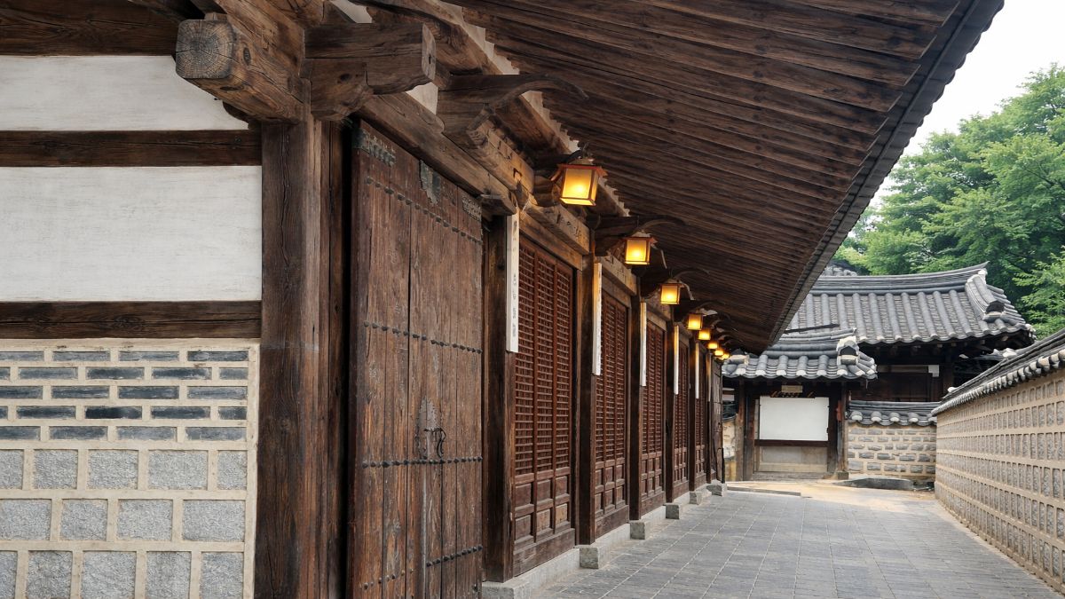 
Korean bone broth history — Joseon era hanok corridor