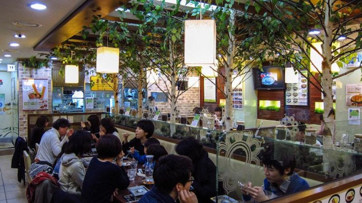 Korean bone broth restaurant interior in Seoul