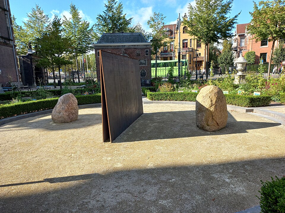Lee Ufan reduction artwork using stone and steel to create silence, balance, and spatial tension