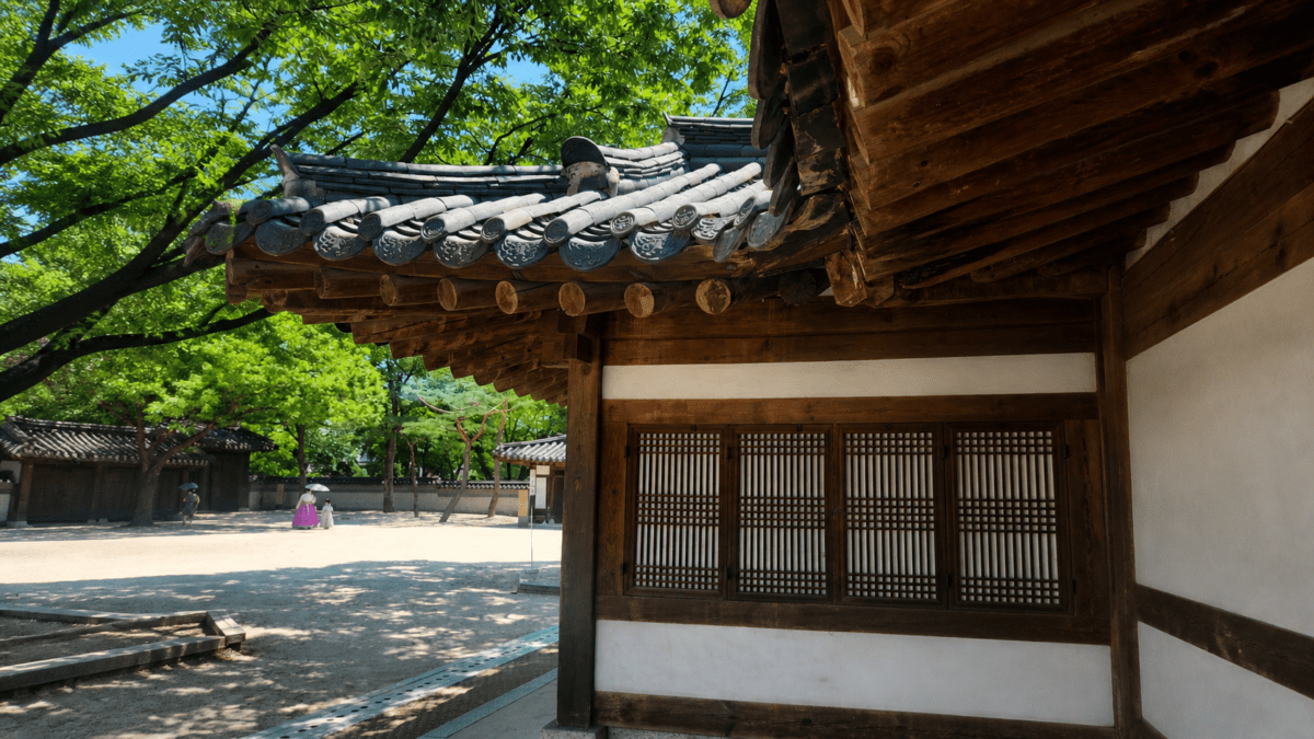 Traditional Korean hanok architecture reflecting the cultural and spiritual environment Yun Dong-ju grew up in.